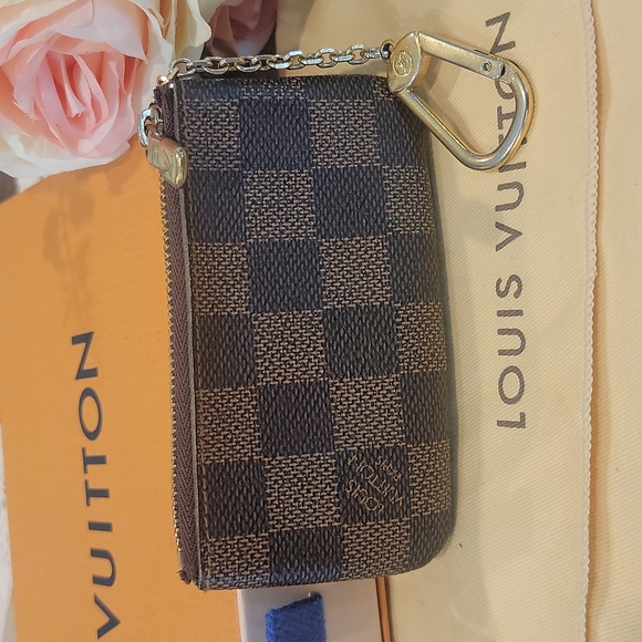 Authentic Louis Vuitton Damier key cles - Picture 2 of 9